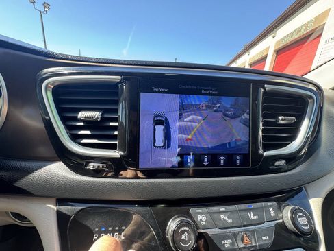 Used 2017 Chrysler Pacifica Touring-L Plus w/ Advanced Safetytec Group FWD image 37
