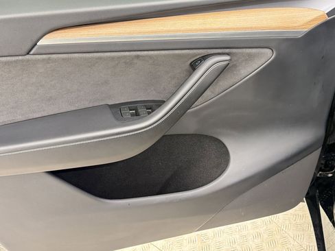 Used 2024 Tesla Model Y Long Range AWD/4WD image 11