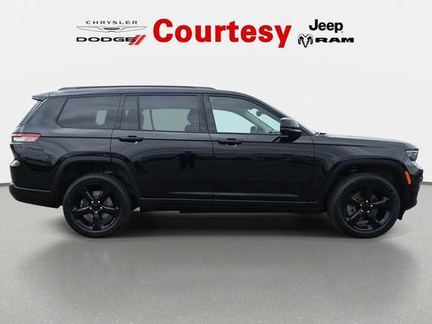 Certified 2023 Jeep Grand Cherokee L Limited w/ Luxury Tech Group II AWD/4WD image 3