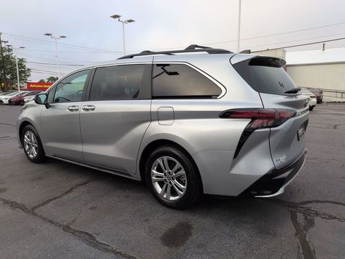 Used 2023 Toyota Sienna XSE w/ XSE Plus Package AWD/4WD image 3