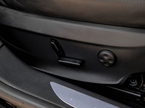 Used 2016 Tesla Model S 70D image 40