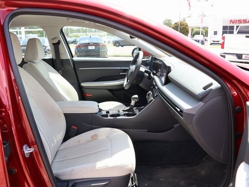 Used 2025 Hyundai Sonata SE image 8