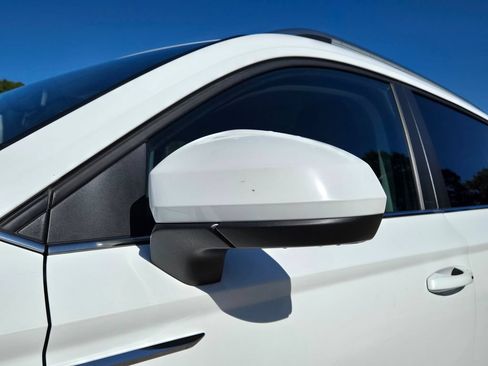 Used 2022 Volkswagen Taos SE FWD image 12