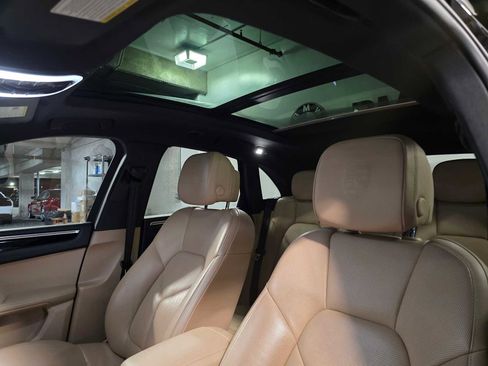 Used 2020 Porsche Macan S image 26