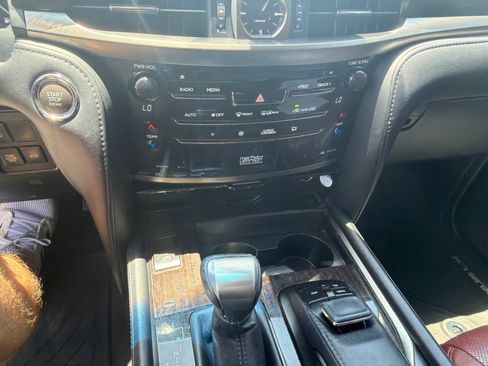 Used 2016 Lexus LX 570 4WD w/ Luxury Package image 14