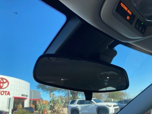 Used 2025 Chevrolet Trax LT image 26