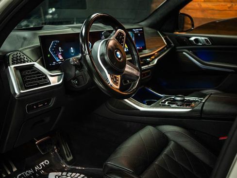 Used 2024 BMW X7 xDrive40i w/ M Sport Package AWD/4WD image 9