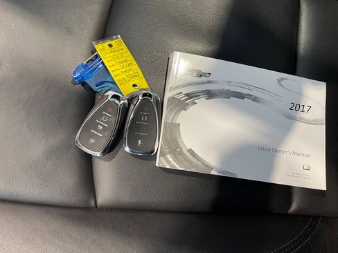 Used 2017 Chevrolet Cruze Premier image 5