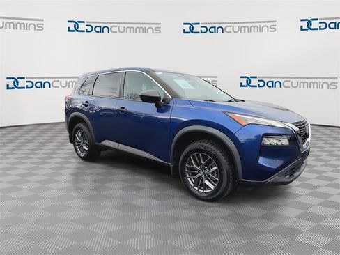 Used 2021 Nissan Rogue S image 2