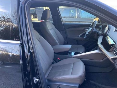 Used 2025 Audi Q5 Premium w/ Convenience Package image 8