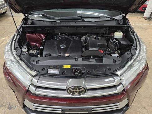 Used 2018 Toyota Highlander XLE AWD/4WD image 15
