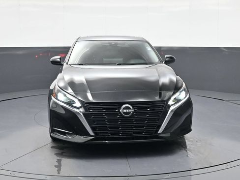 Used 2023 Nissan Altima 2.5 SV w/ SV Premium Package FWD image 2