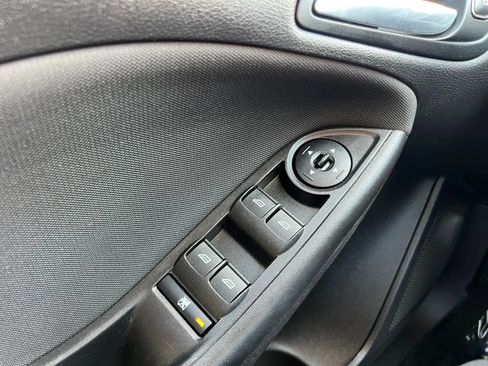 Used 2018 Ford Focus SE FWD image 30