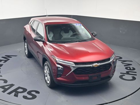 Used 2024 Chevrolet Trax LS w/ Driver Confidence Package image 31