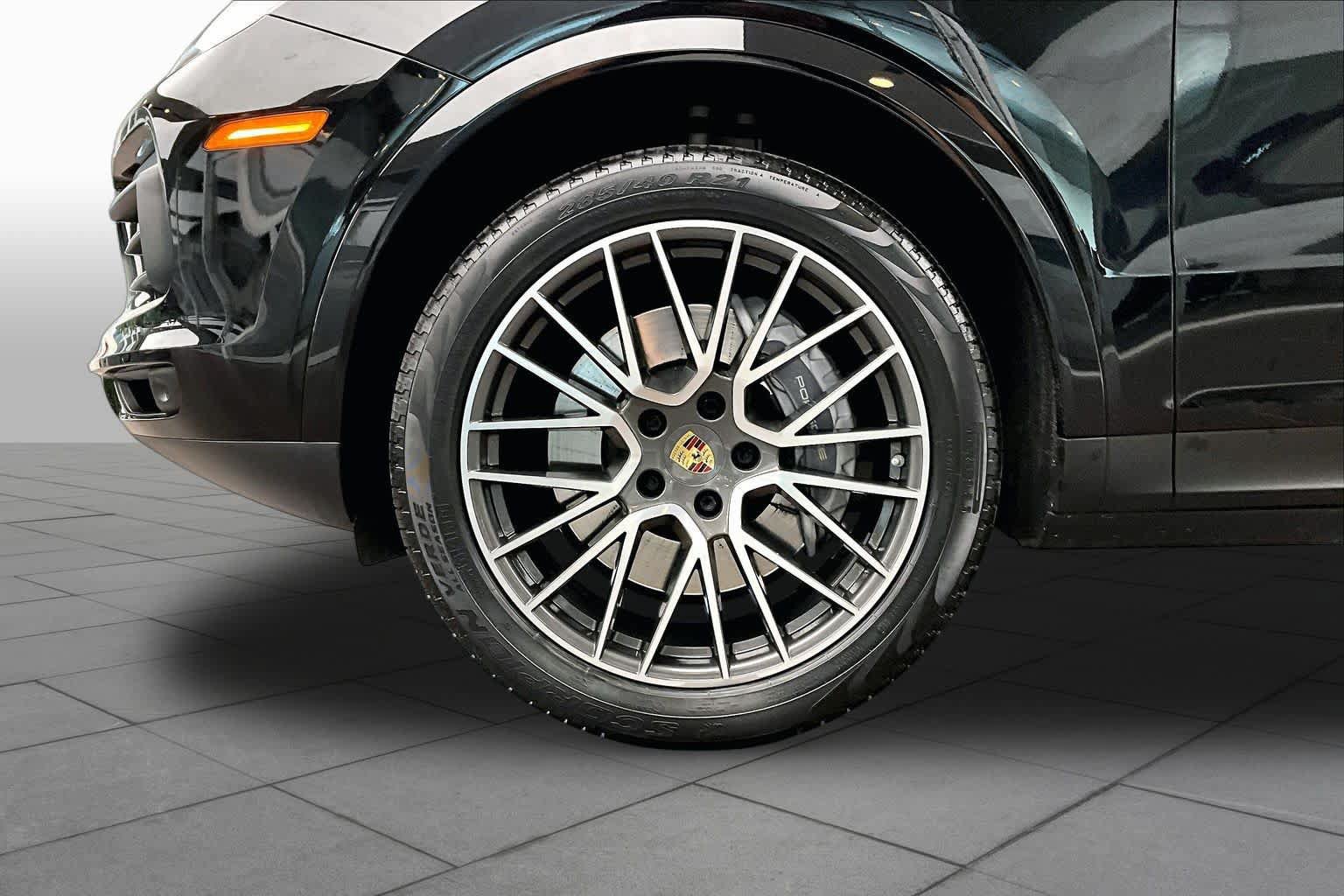 Used 2021 Porsche Cayenne AWD/4WD image 10