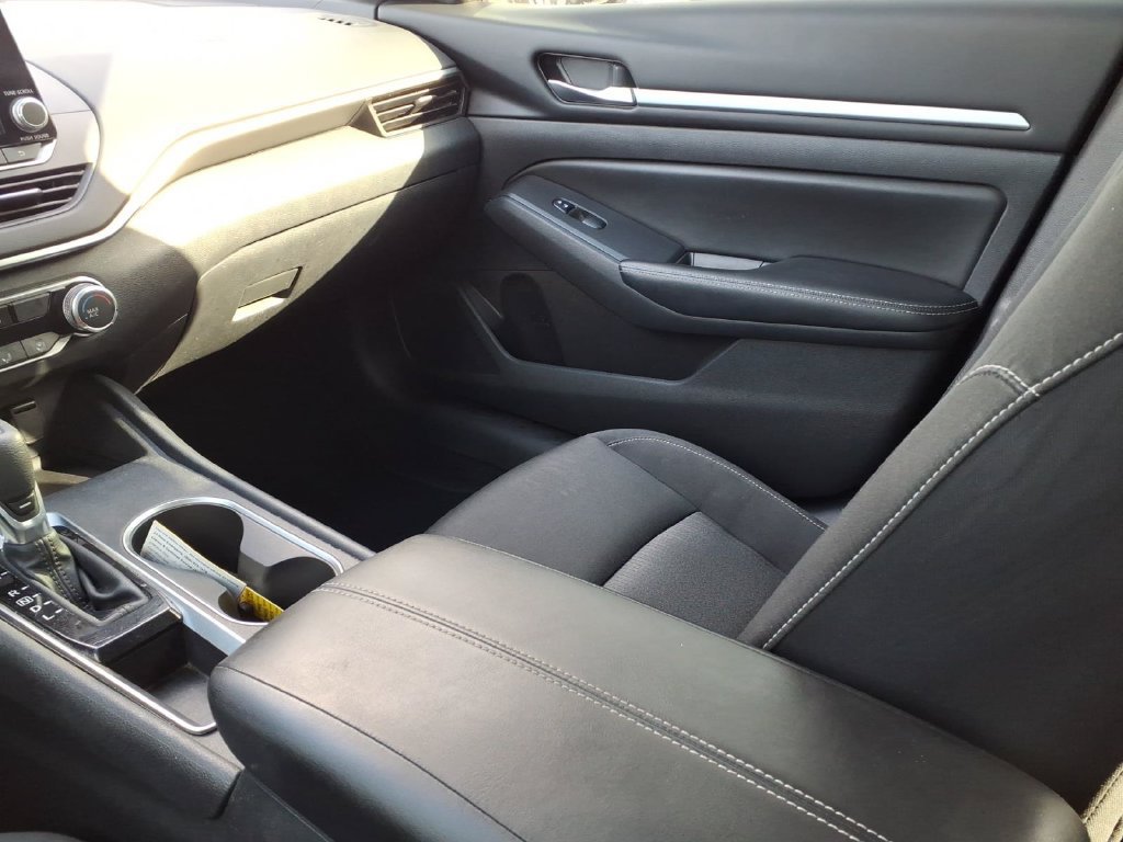 Used 2022 Nissan Altima 2.5 SV FWD image 12
