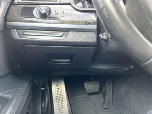 Used 2015 BMW 750i xDrive image 18