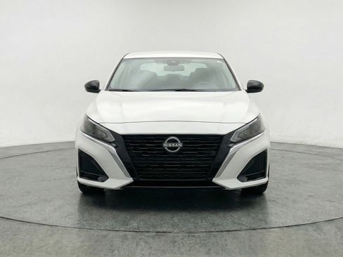 Used 2025 Nissan Altima 2.5 SV image 2