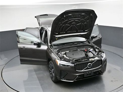 Used 2025 Volvo XC60 B5 Plus image 47