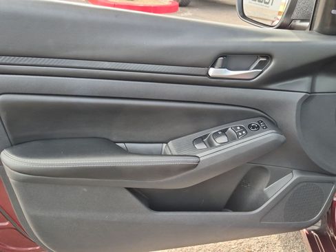 Used 2024 Nissan Altima 2.5 SV FWD image 11