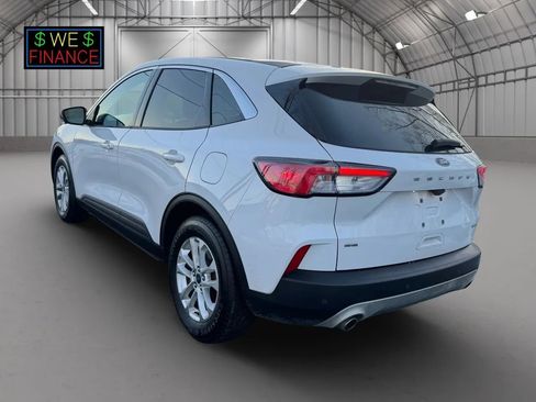 Used 2020 Ford Escape SE image 3