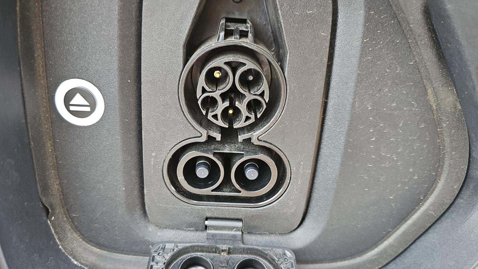 Used 2025 Rivian R1S Adventure Dual AWD/4WD image 15