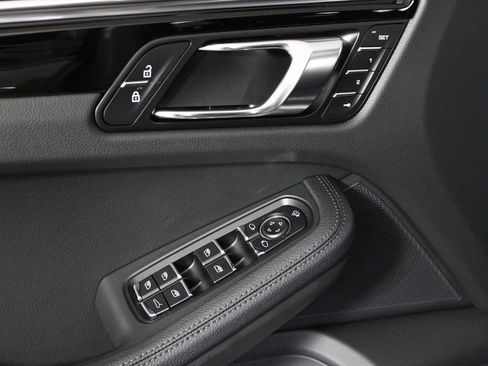 Certified 2026 Porsche Macan AWD/4WD image 16