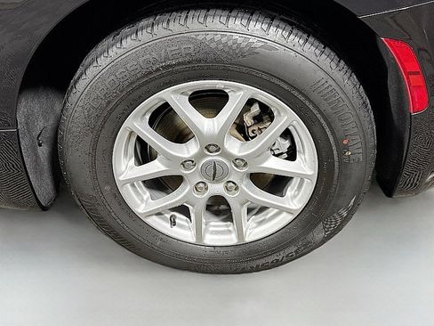 Used 2023 Chrysler Pacifica Touring-L image 31