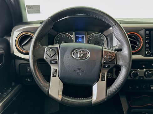 Used 2020 Toyota Tacoma Limited image 18