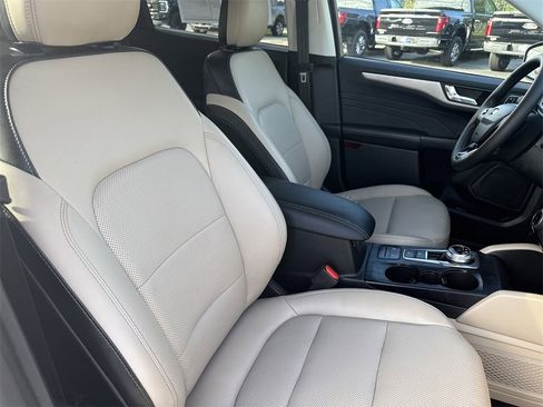 Used 2022 Ford Escape SEL w/ Technology Package image 13