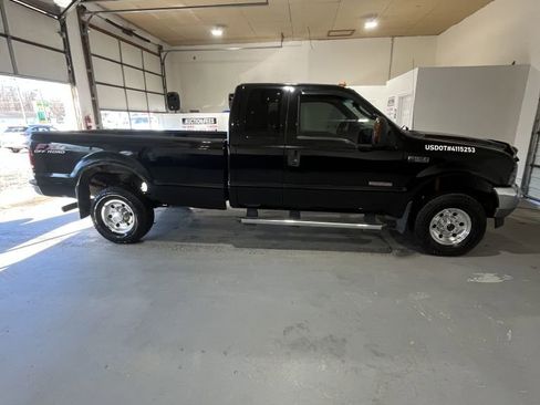 Used 2004 Ford F350 SRW SUPER DUTY image 2