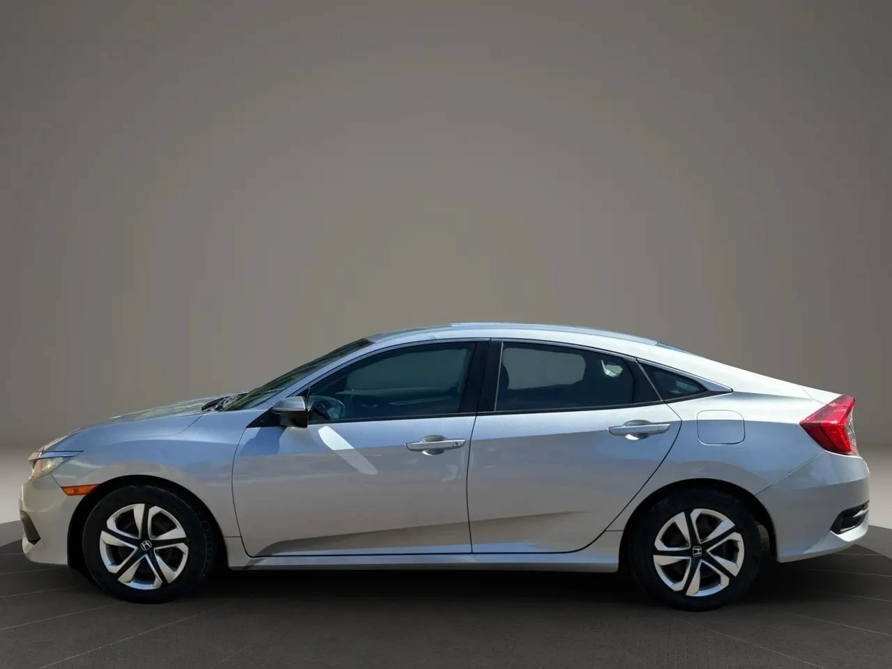 Used 2018 Honda Civic LX image 9