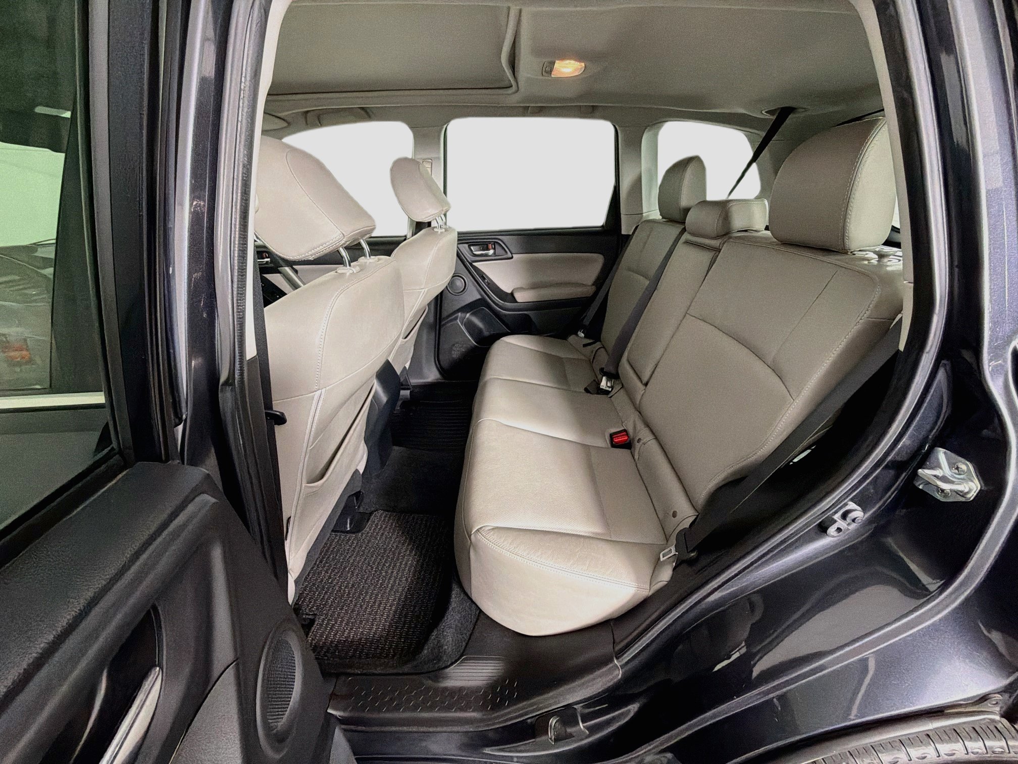 Used 2015 Subaru Forester 2.5i Touring w/ Eyesight & Navigation System AWD/4WD image 28