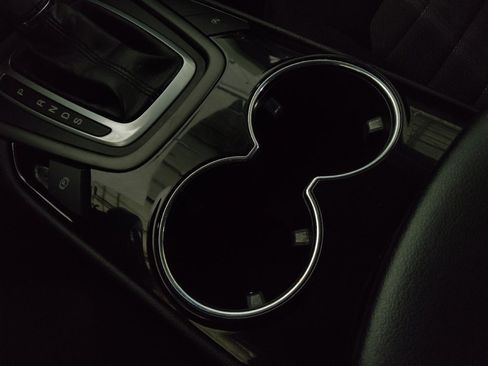 Used 2018 Ford Edge SE image 26