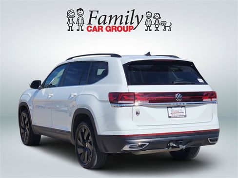 Used 2024 Volkswagen Atlas SE w/ Panoramic Sunroof Package image 6