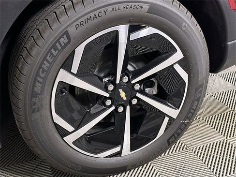 New 2026 Chevrolet Equinox EV LT image 32