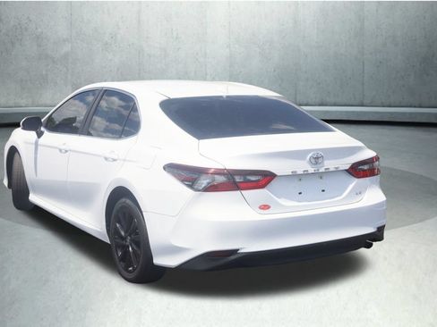 Used 2022 Toyota Camry LE FWD image 10