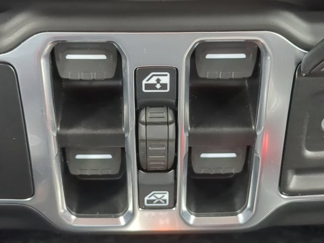 Used 2023 Jeep Wrangler Unlimited Sahara w/ Cold Weather Group AWD/4WD image 28