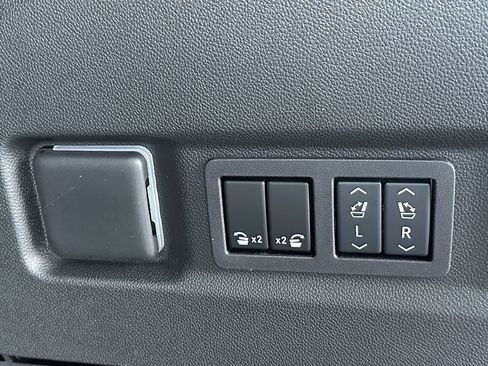 New 2026 Chevrolet Suburban Premier image 24