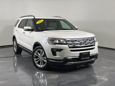 Used 2018 Ford Explorer Limited w/ Equipment Group 301A FWD image 2