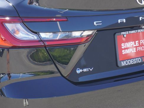 Used 2025 Toyota Camry LE FWD image 9