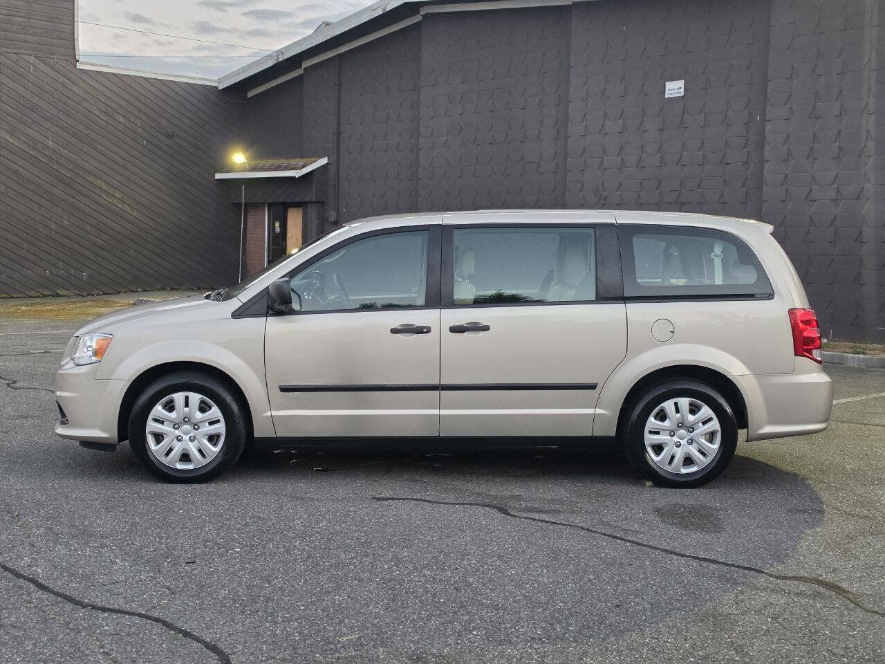 Used 2014 Dodge Grand Caravan American Value Package FWD image 4