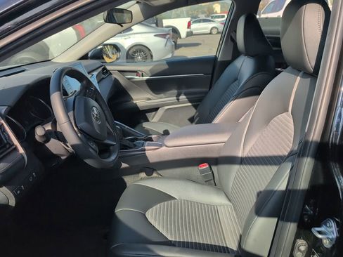 Certified 2022 Toyota Camry SE image 5