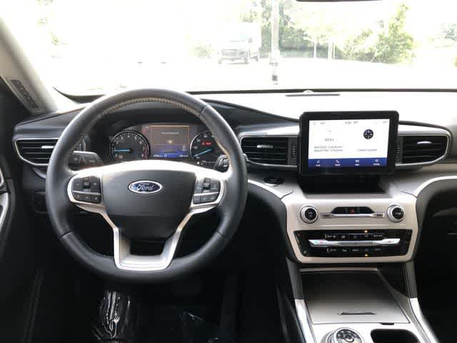 Used 2024 Ford Explorer XLT w/ Equipment Group 202A AWD/4WD image 13