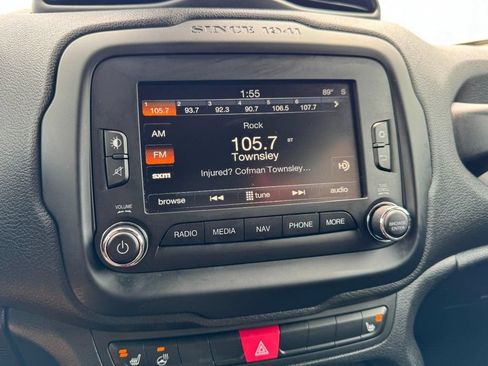 Used 2016 Jeep Renegade Trailhawk w/ Premium Trailhawk Package AWD/4WD image 19