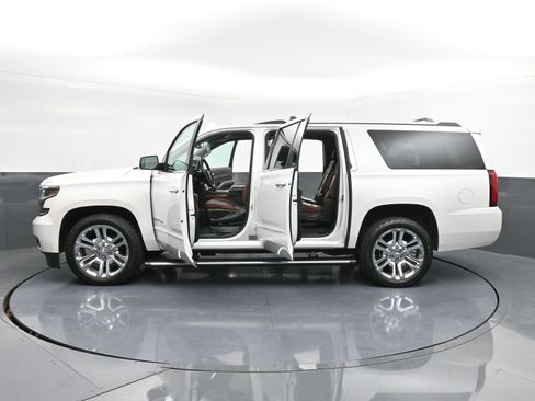 Used 2020 Chevrolet Suburban Premier w/ Premier Plus Edition image 49