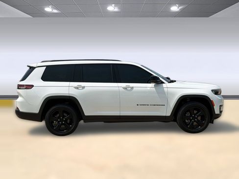 Certified 2023 Jeep Grand Cherokee L Laredo RWD image 8