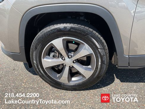 Used 2019 Jeep Cherokee Limited AWD/4WD image 9