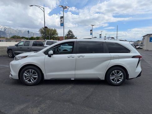 Used 2024 Toyota Sienna Limited FWD image 8
