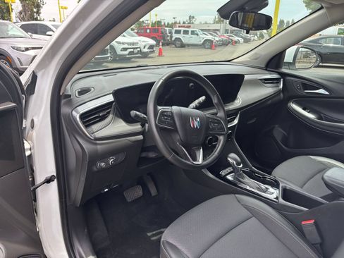Used 2025 Buick Encore GX Preferred AWD/4WD image 32